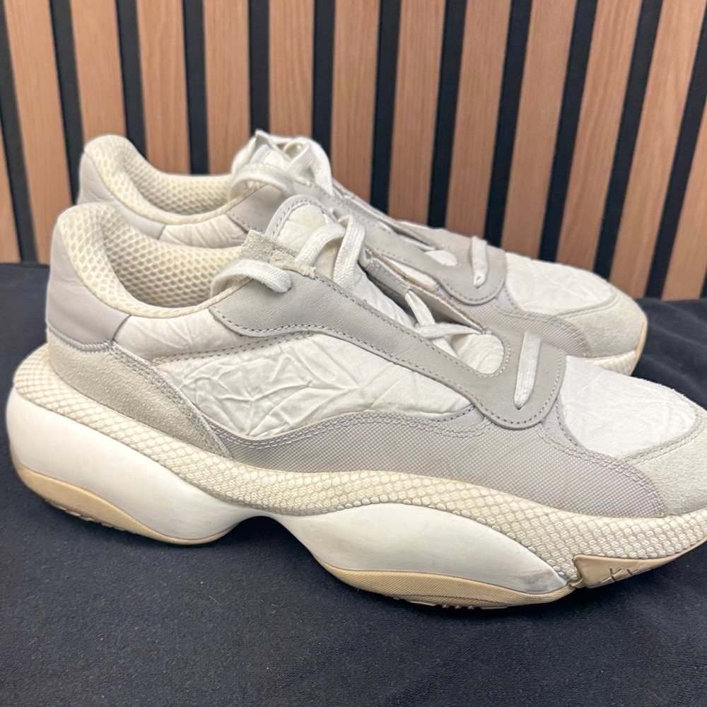 Puma Women's Sneakers in Gray and Cream